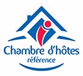 Logo Chambre d'hôtes Référence : Accueil Qualité Logo Chambre d'hôtes référence : maison stylisée bleue avec silhouette humaine rouge et blanche au centre, signifiant l'accueil et la qualité.