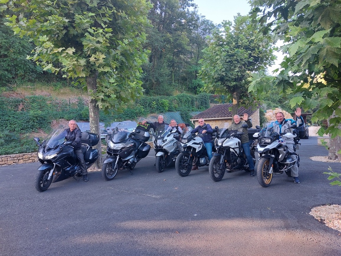 Conseils Pratiques pour un Voyage en Moto dans le Périgord Noir